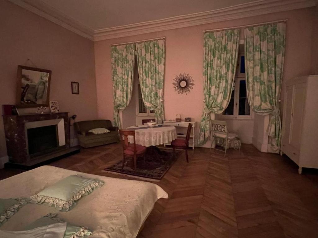 Chateau De Busset Buitenkant foto