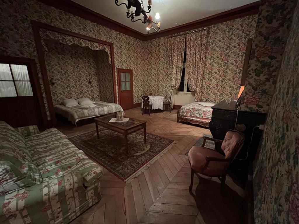 Chateau De Busset Buitenkant foto
