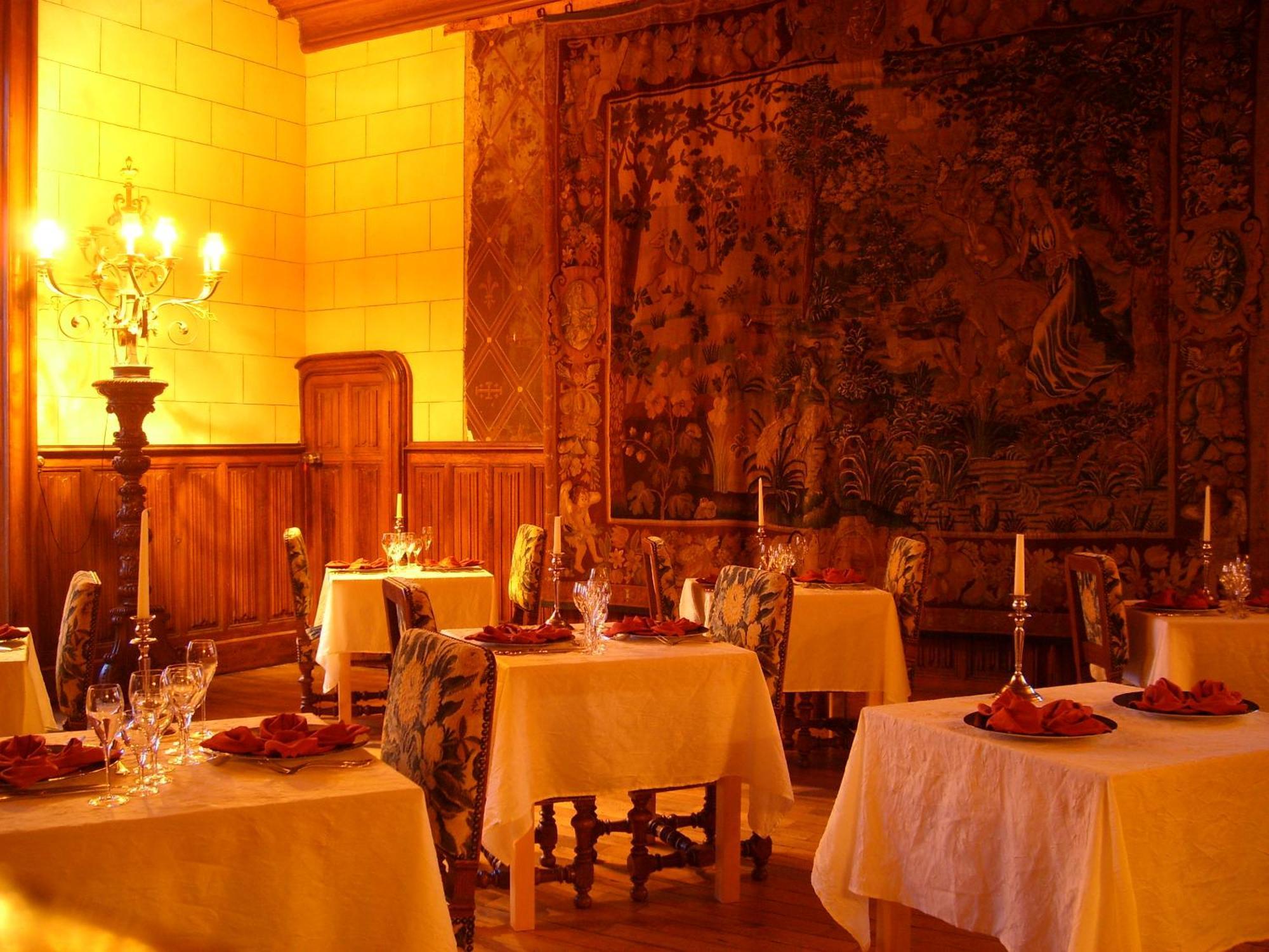 Chateau De Busset Buitenkant foto
